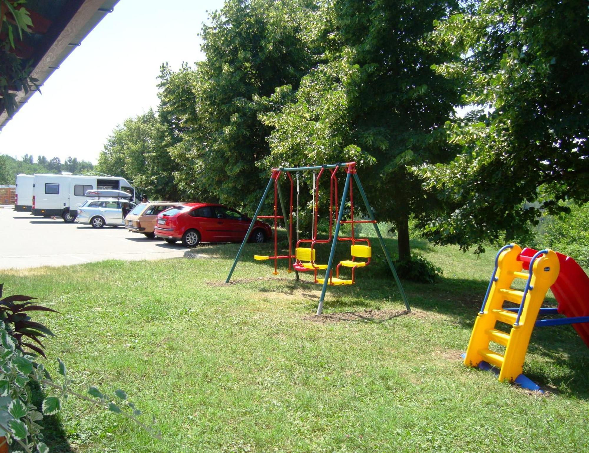 Motel Kod Bakija Karlovac Bagian luar foto