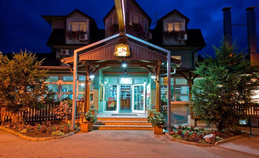 Motel Kod Bakija Karlovac Bagian luar foto